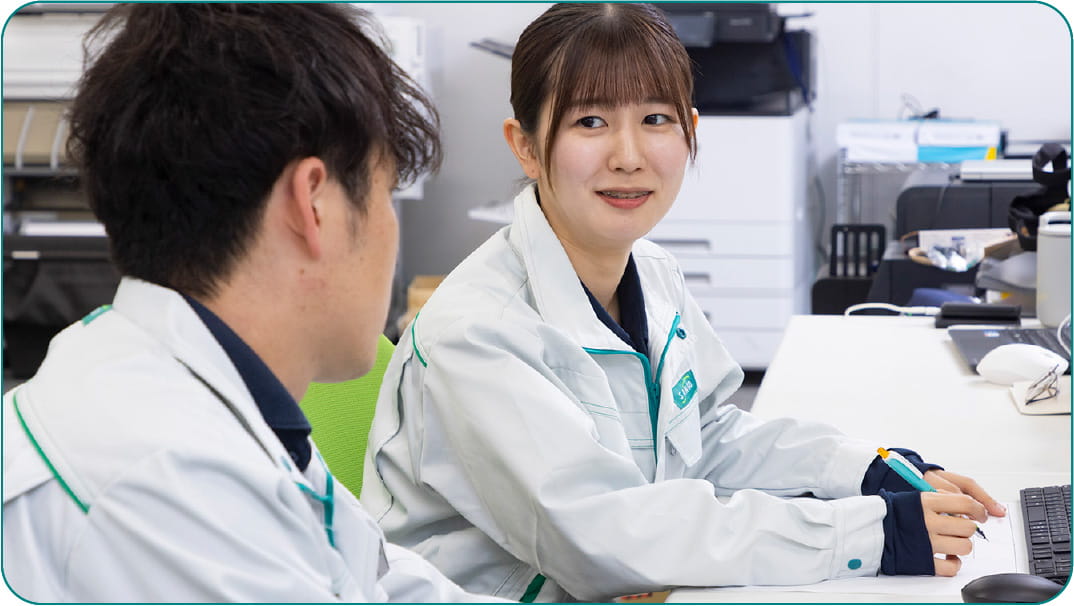 先輩の仕事風景